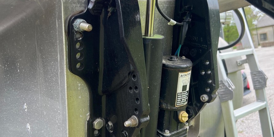 Sun Tracker Bass Buggy 18 DLX