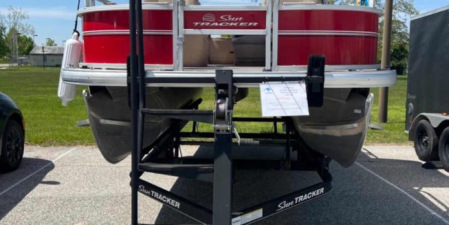 Sun Tracker Bass Buggy 18 DLX