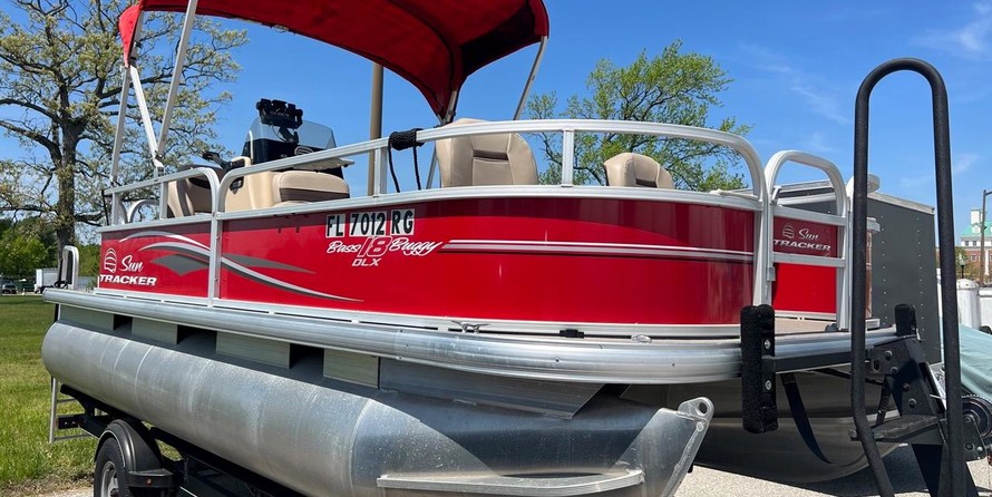 Sun Tracker Bass Buggy 18 DLX