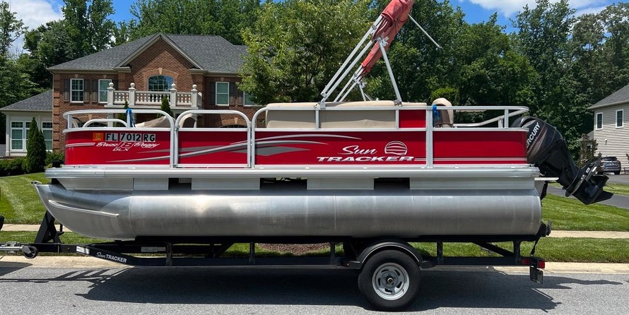 Sun Tracker Bass Buggy 18 DLX