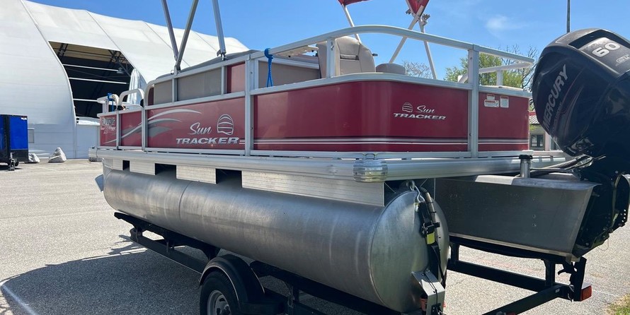 Sun Tracker Bass Buggy 18 DLX