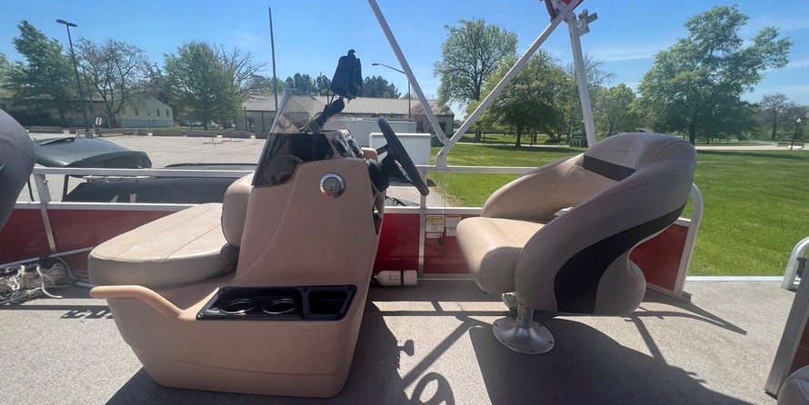 Sun Tracker Bass Buggy 18 DLX