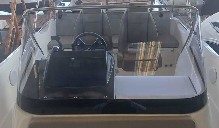 Quicksilver Activ 675 Open