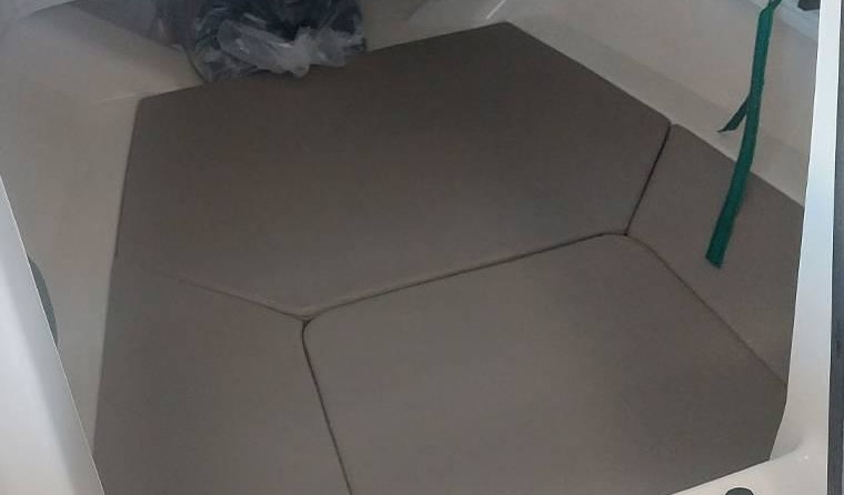 Quicksilver Activ 675 Open