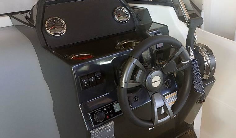 Quicksilver Activ 675 Open