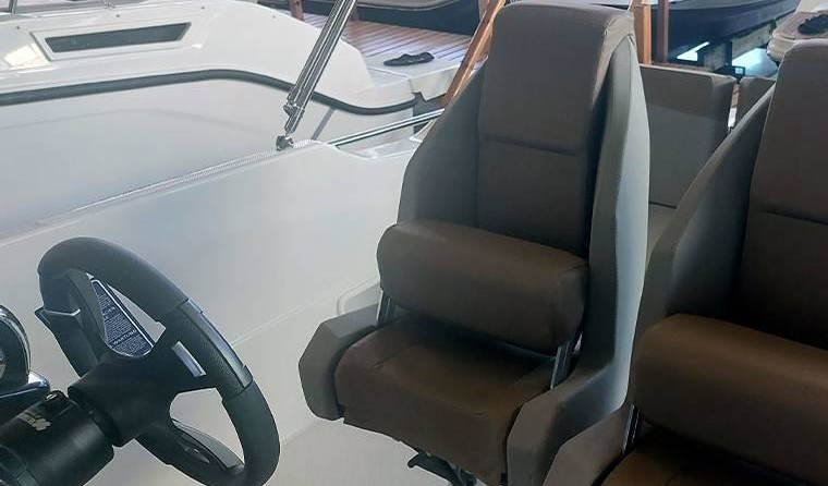 Quicksilver Activ 675 Open