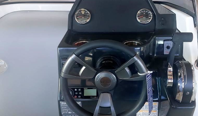 Quicksilver Activ 675 Open