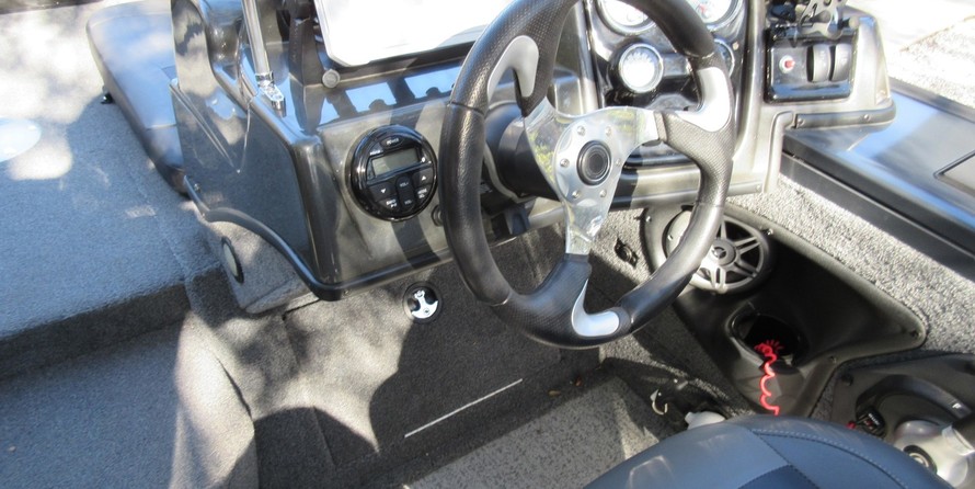 Tracker Targa V-18 Combo