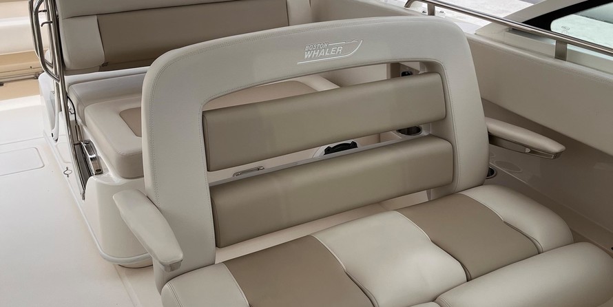 Boston Whaler 320 Vantage
