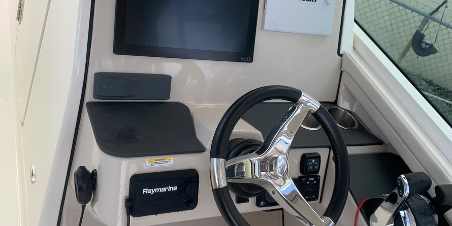 Boston Whaler 320 Vantage