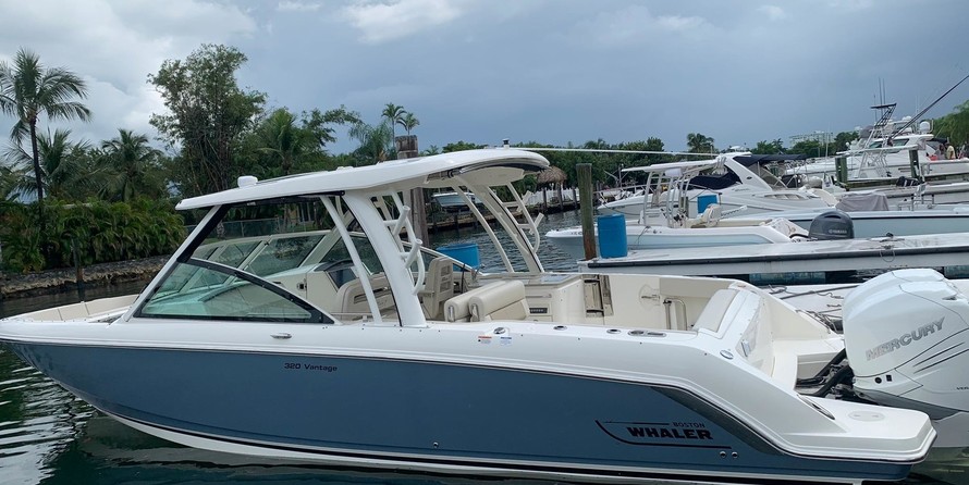 Boston Whaler 320 Vantage