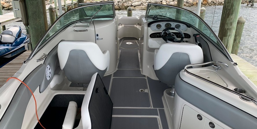 Sea Ray 240 Sundeck