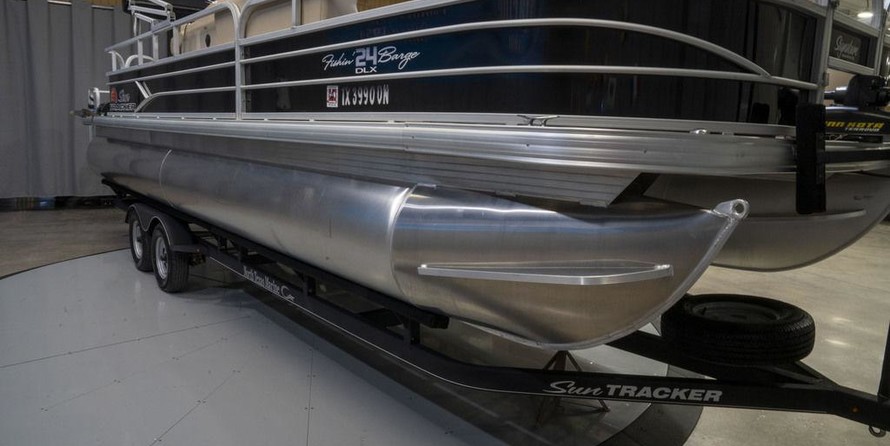 Sun Tracker Fishin Barge 24 DLX
