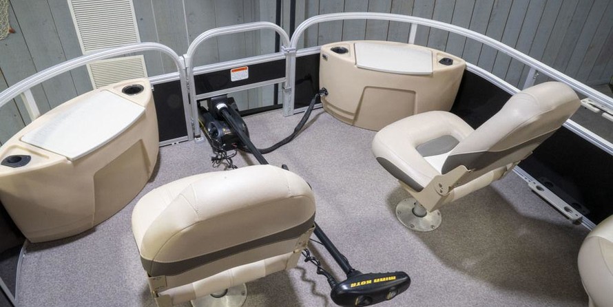 Sun Tracker Fishin Barge 24 DLX