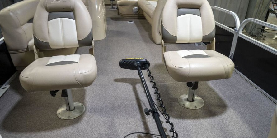 Sun Tracker Fishin Barge 24 DLX