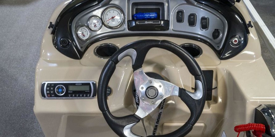 Sun Tracker Fishin Barge 24 DLX