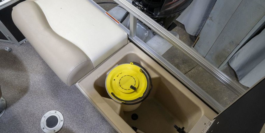 Sun Tracker Fishin Barge 24 DLX