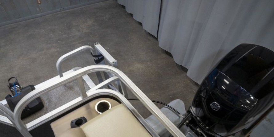 Sun Tracker Fishin Barge 24 DLX