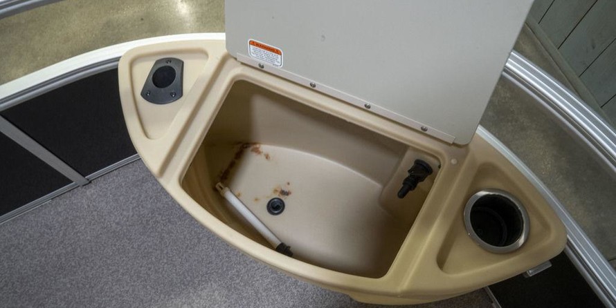 Sun Tracker Fishin Barge 24 DLX