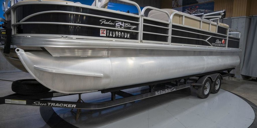 Sun Tracker Fishin Barge 24 DLX