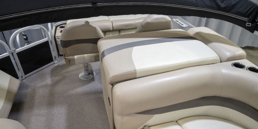 Sun Tracker Fishin Barge 24 DLX