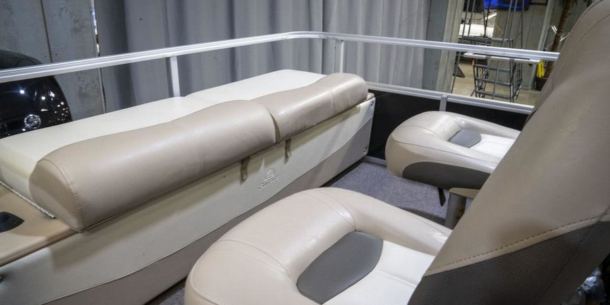 Sun Tracker Fishin Barge 24 DLX