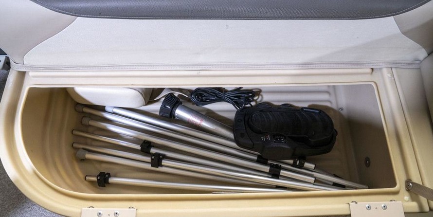 Sun Tracker Fishin Barge 24 DLX