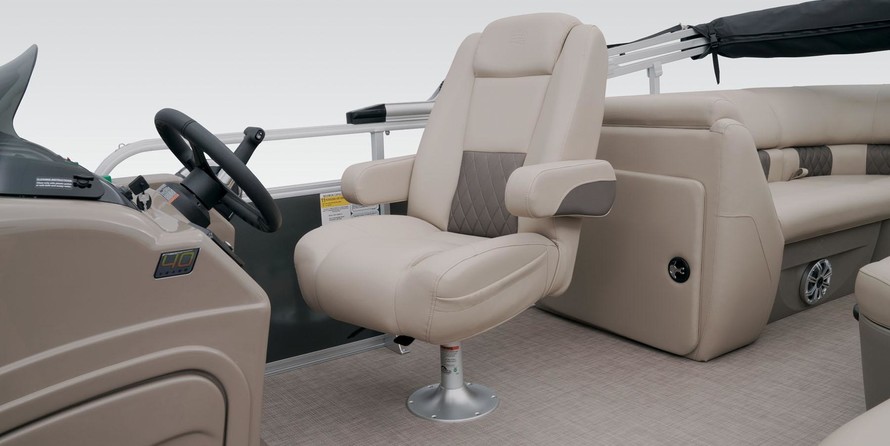 Sun Tracker Party Barge 22 DLX