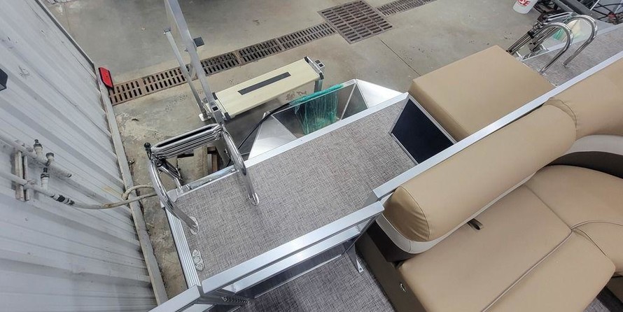 Sunchaser Boats Geneva Cruise 22 LR DH