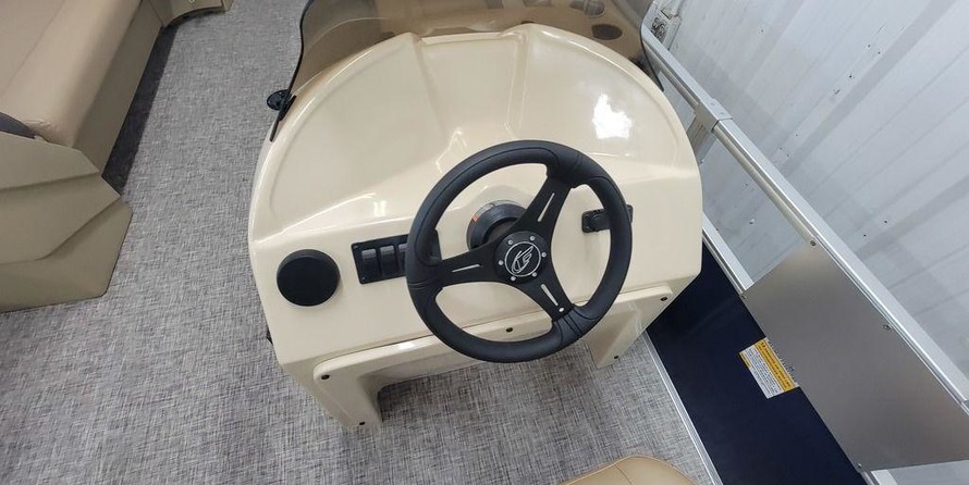 Sunchaser Boats Geneva Cruise 22 LR DH