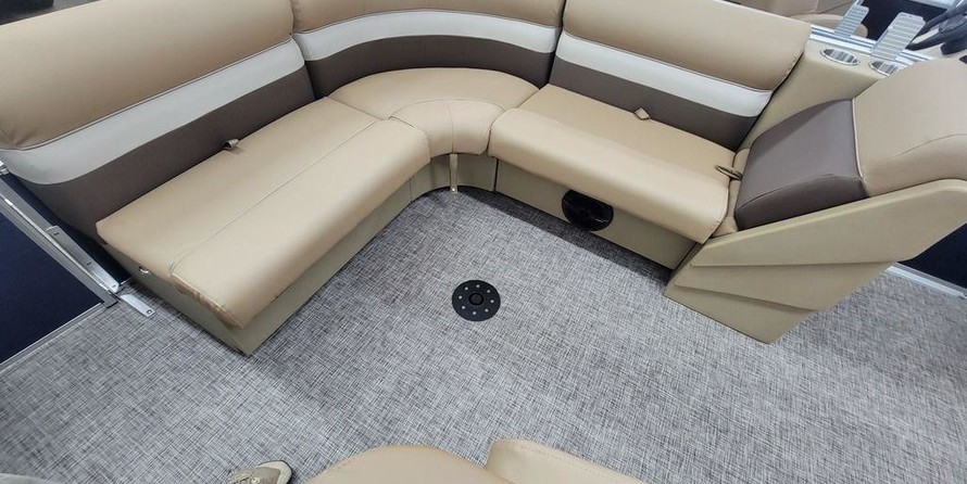 Sunchaser Boats Geneva Cruise 22 LR DH