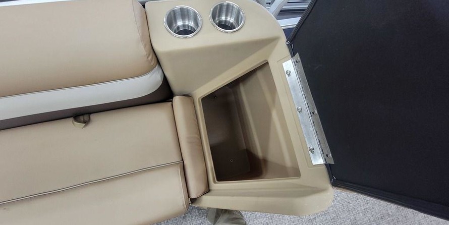 Sunchaser Boats Geneva Cruise 22 LR DH