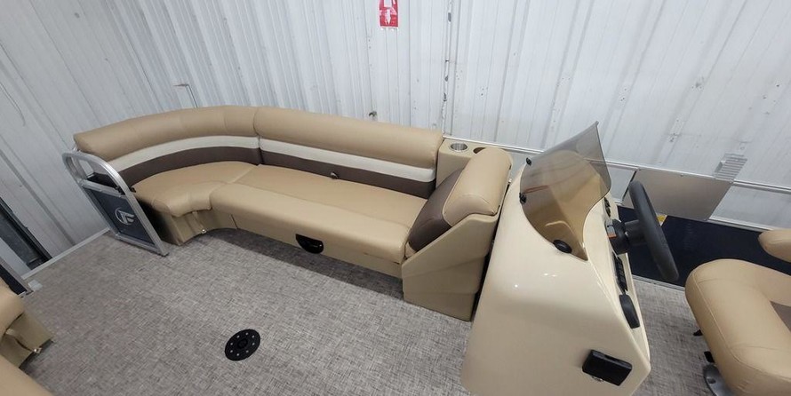 Sunchaser Boats Geneva Cruise 22 LR DH