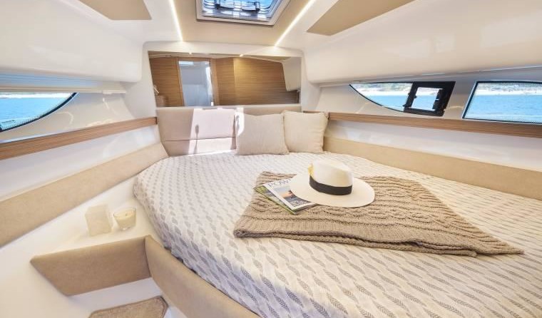 Rodman Spirit 31 Hardtop Outboard