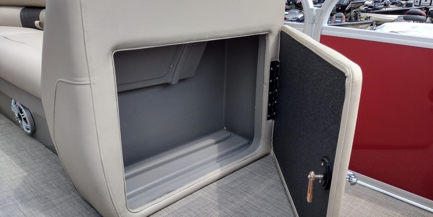 Sun Tracker Party Barge 20 DLX