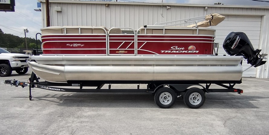 Sun Tracker Party Barge 20 DLX