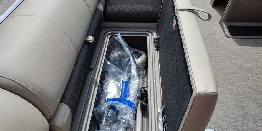 Sun Tracker Party Barge 20 DLX