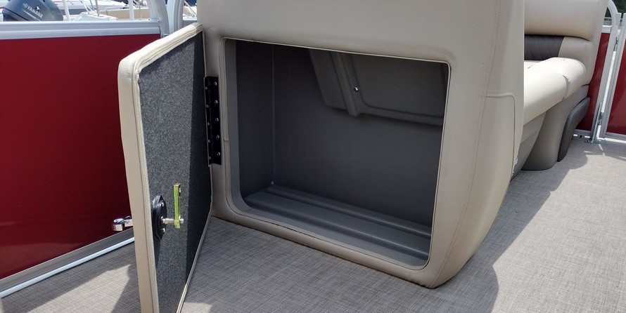 Sun Tracker Party Barge 20 DLX