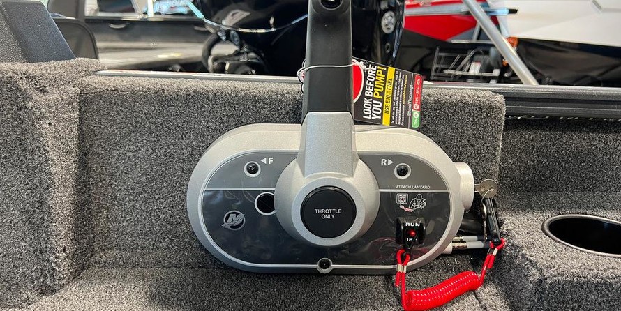 Lund Boats 1675 Impact SS