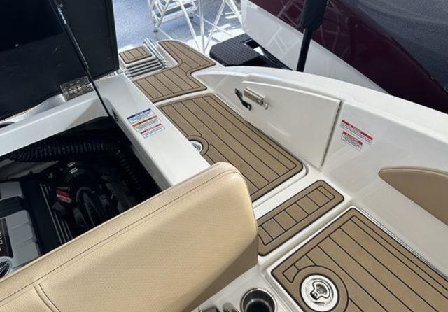 Sea Ray SPX 210