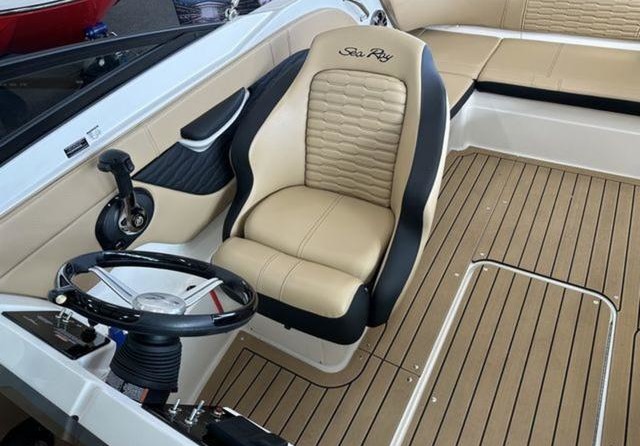 Sea Ray SPX 210