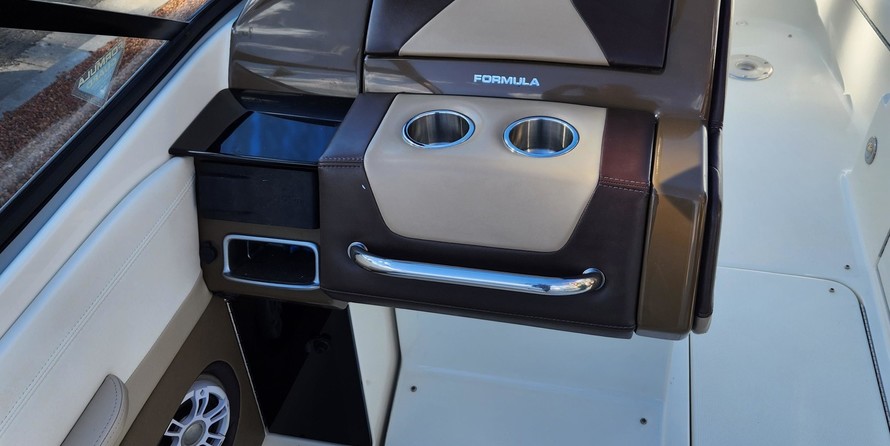 Formula 240 Bowrider