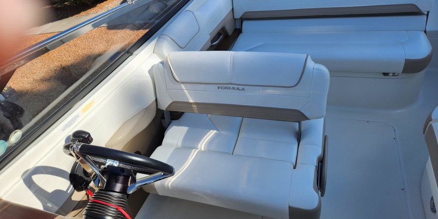 Formula 240 Bowrider