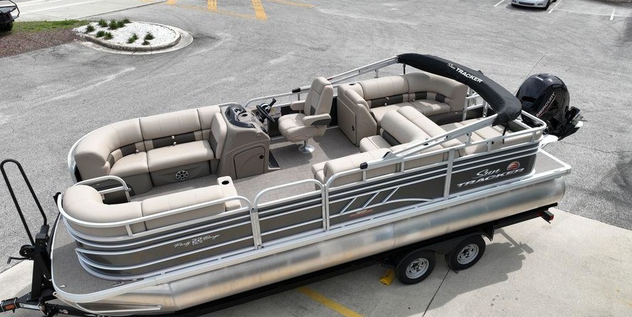 Sun Tracker 22 Party Barge RF