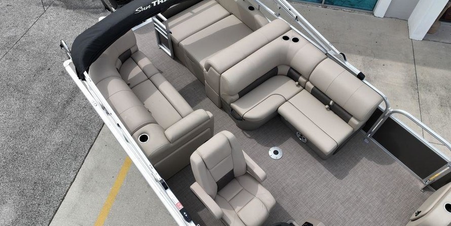 Sun Tracker 22 Party Barge RF