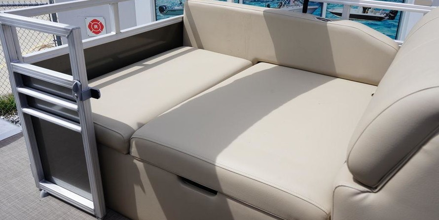 Sun Tracker 22 Party Barge RF