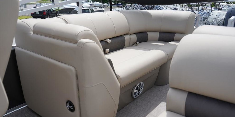 Sun Tracker 22 Party Barge RF