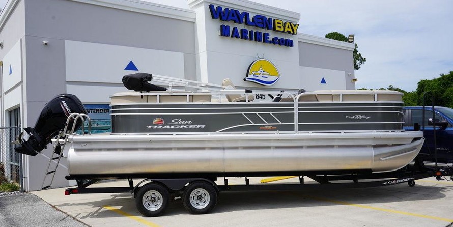 Sun Tracker 22 Party Barge RF