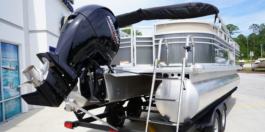 Sun Tracker 22 Party Barge RF