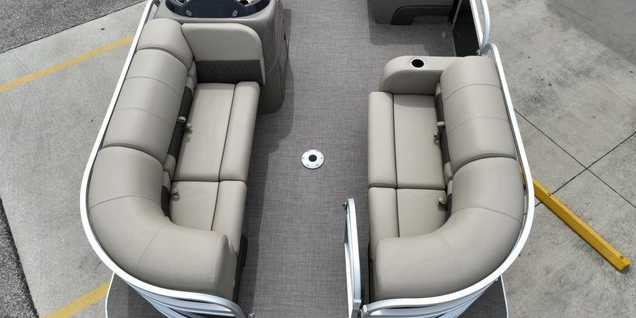 Sun Tracker 22 Party Barge RF